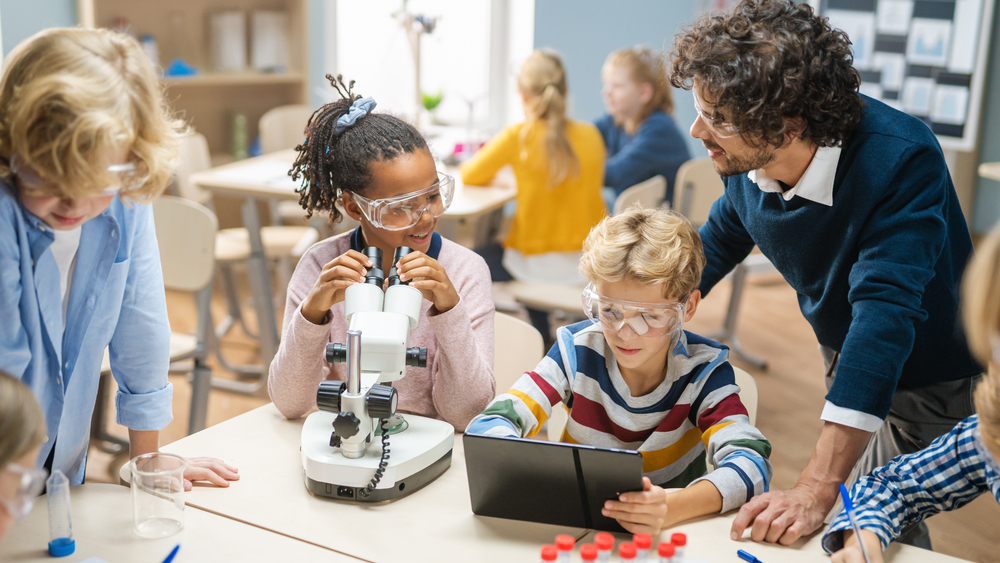 Science Club ©Gorodenkoff