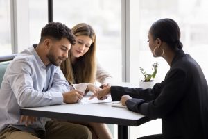 First time homebuyers meeting with mortgage lender to discuss financing for new construction homes ©fizkes