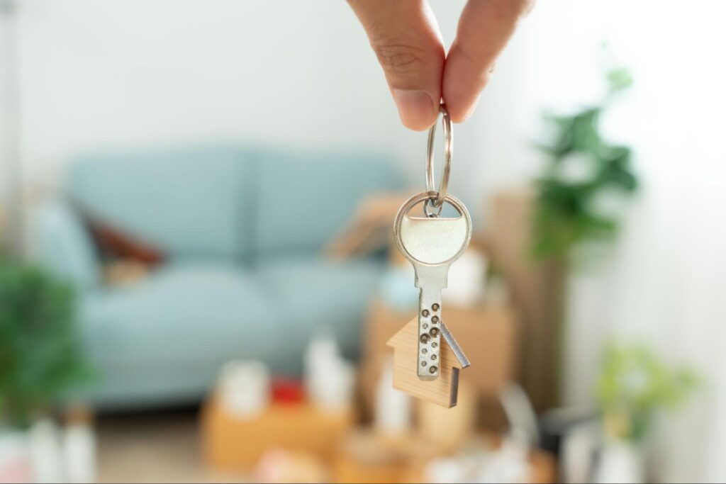 Hand holding keys to a new home in Metro Atlanta, symbolizing a successful early home purchase.
©shisu_ka