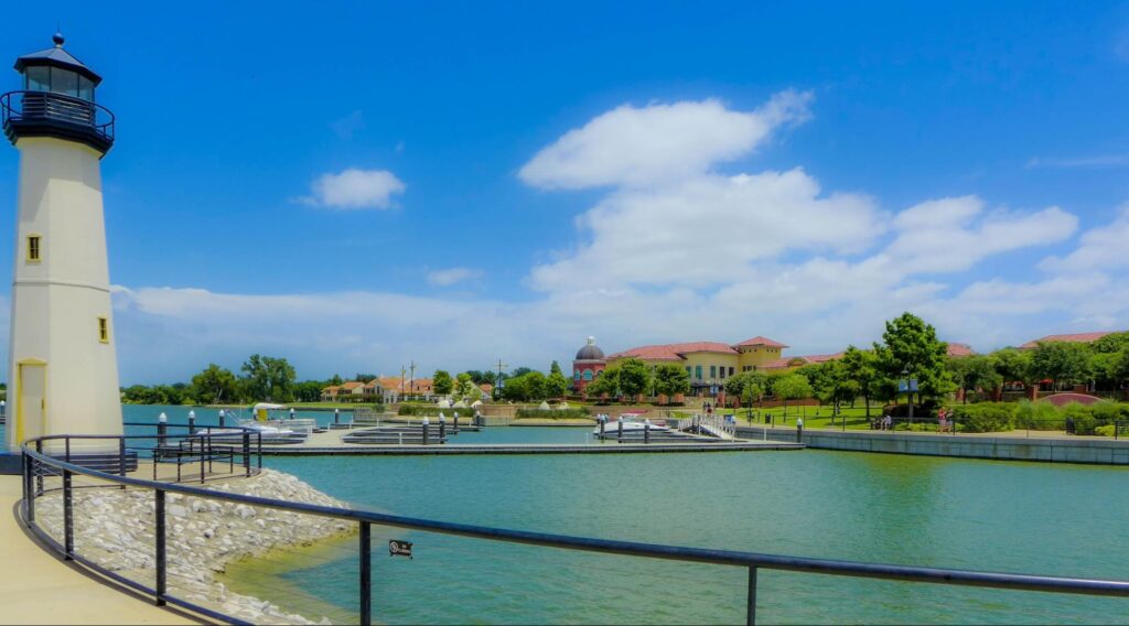 The Harbor Rockwall boardwalk and marina on Lake Ray Hubbard.
©Wirestock Creators