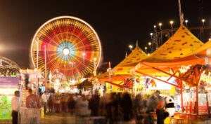 people walking through the booths of a state fair
©Real Window Creative